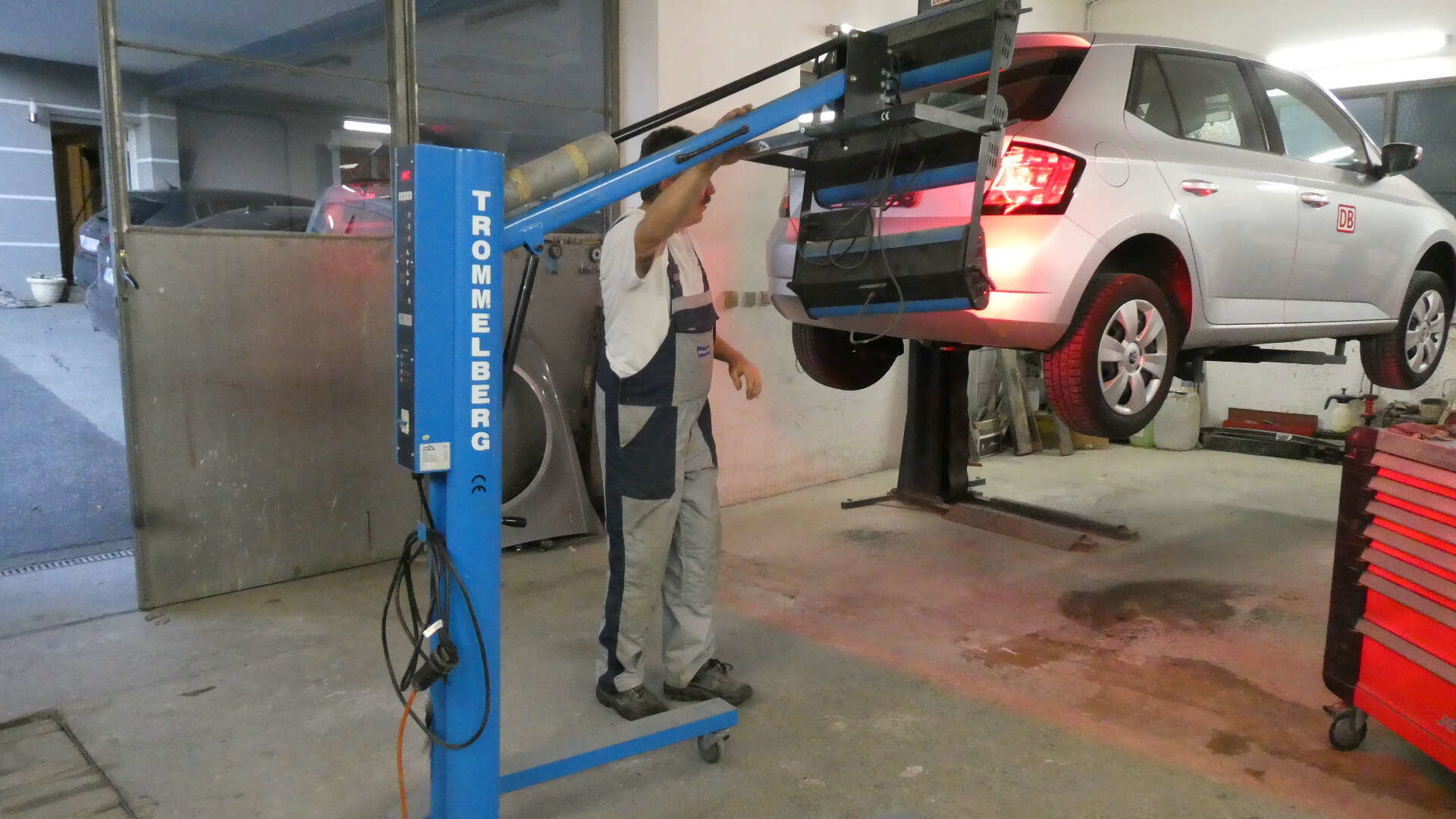 Kfz-Reparatur der KFZ-Spenglerei Karl Höfler